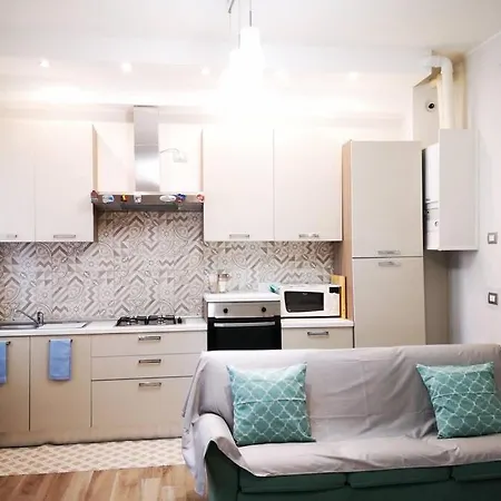 Delizioso Cosy Ristrutturato 帕爾馬